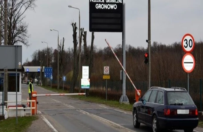 {Służby graniczne informują o utrudnieniach na przejściu w Gronowie.}